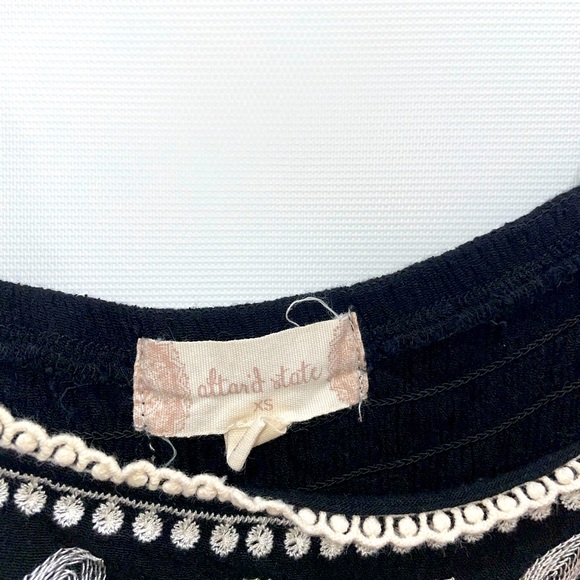 Altar’d State embroidered blouse - Picture 10 of 10